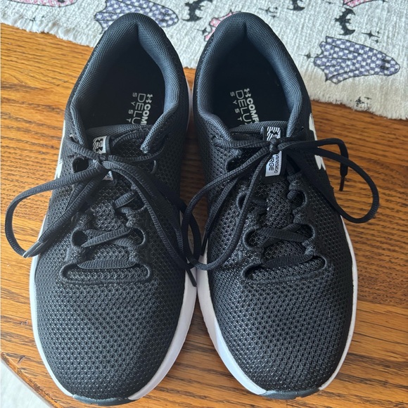 Like New Under Armour Black Sneakers - Picture 5 of 5